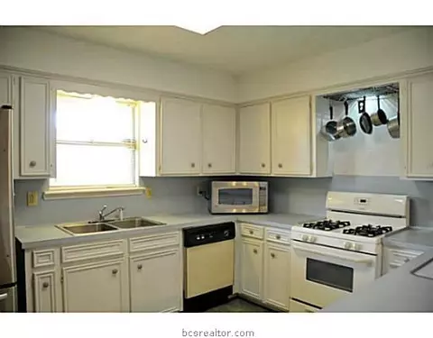 3000 Christopher Cir, Bryan, TX 77803 photo 11