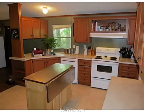9551 Tercel Way, Bryan, TX 77808 photo 4
