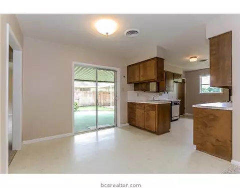 1401 Esther Blvd, Bryan, TX 77802 photo 4