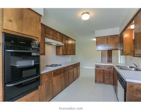 1401 Esther Blvd, Bryan, TX 77802 photo 6