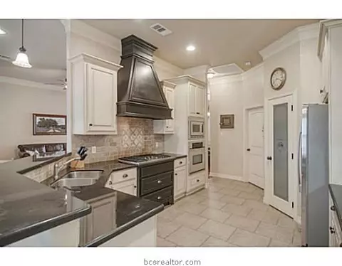 5211 Draycott Ct, Bryan, TX 77802 photo 6