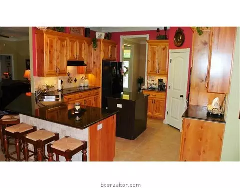 3902 Esquire Ct, Bryan, TX 77808 photo 3