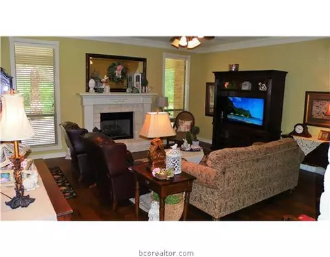 3902 Esquire Ct, Bryan, TX 77808 photo 4