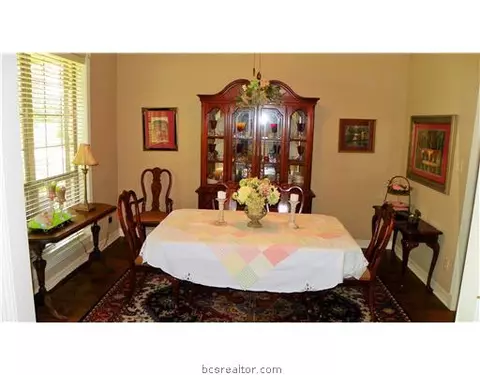 3902 Esquire Ct, Bryan, TX 77808 photo 5