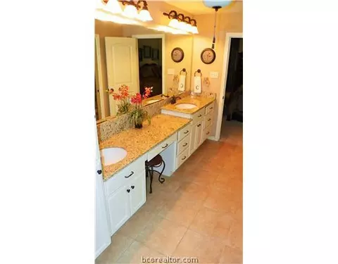 3902 Esquire Ct, Bryan, TX 77808 photo 8