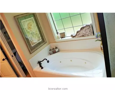 3902 Esquire Ct, Bryan, TX 77808 photo 9