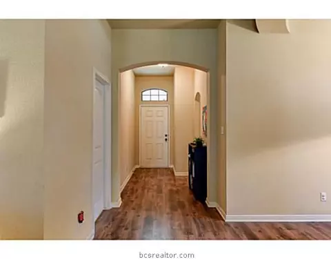 2019 Turning Leaf Dr, Bryan, TX 77807 photo 4