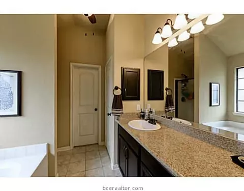2019 Turning Leaf Dr, Bryan, TX 77807 photo 10