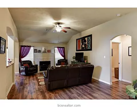2019 Turning Leaf Dr, Bryan, TX 77807 photo 3