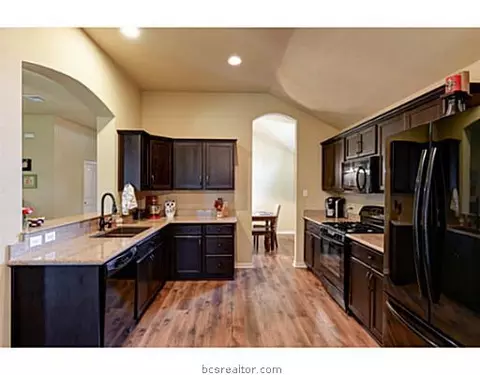 2019 Turning Leaf Dr, Bryan, TX 77807 photo 6