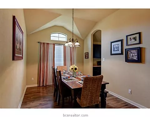 2019 Turning Leaf Dr, Bryan, TX 77807 photo 5
