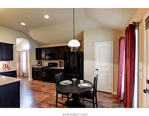 2019 Turning Leaf Dr, Bryan, TX 77807 photo 7