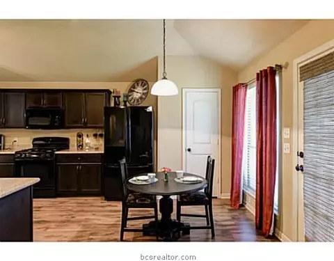 2019 Turning Leaf Dr, Bryan, TX 77807 photo 8