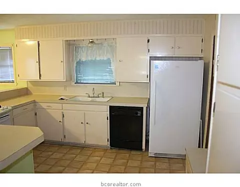 411 Mitchell St, Bryan, TX 77801 photo 4