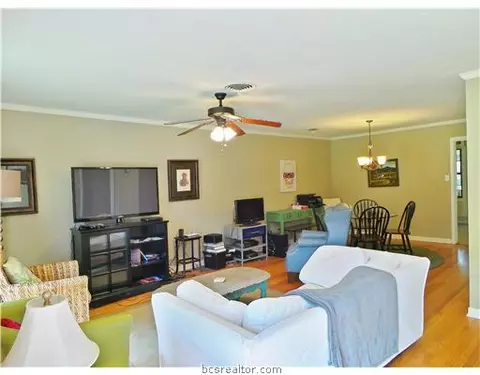 4205 Nagle St, Bryan, TX 77801 photo 2