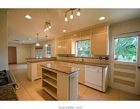 802 Ethel Blvd, Bryan, TX 77802 photo 3