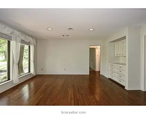 2706 Pinehurst, Bryan, TX 77802 photo 6
