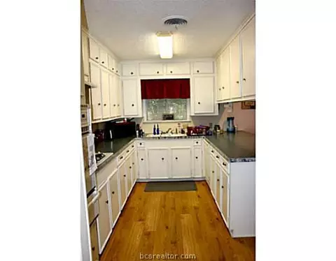 3508 Midwest Dr, Bryan, TX 77802 photo 5