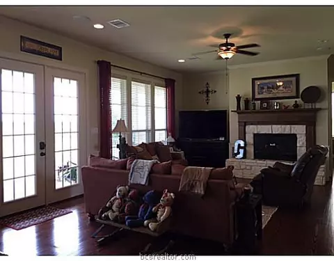 7470 Harris Ln, Bryan, TX 77808 photo 4