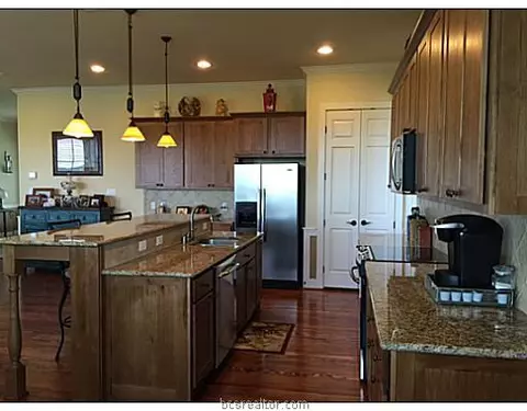 7470 Harris Ln, Bryan, TX 77808 photo 6