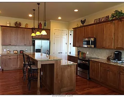 7470 Harris Ln, Bryan, TX 77808 photo 5