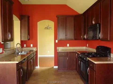 1712 Summerwood, Bryan, TX 77807 photo 9