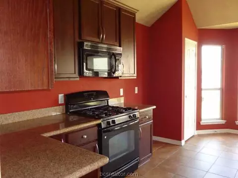 1712 Summerwood, Bryan, TX 77807 photo 10