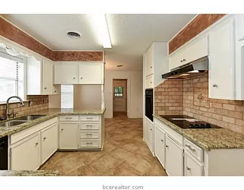 2316 Devonshire St, Bryan, TX 77802 photo 5