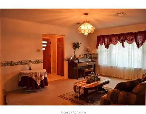 2710 Tabor Rd, Bryan, TX 77803 photo 3