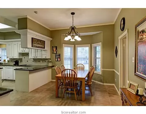 4603 Locksford Dr, Bryan, TX 77802 photo 8