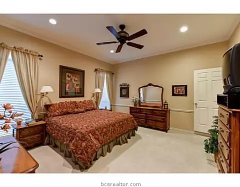 4603 Locksford Dr, Bryan, TX 77802 photo 9