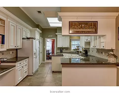 4603 Locksford Dr, Bryan, TX 77802 photo 6