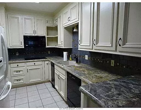 1560 Bennett St, Bryan, TX 77802 photo 9