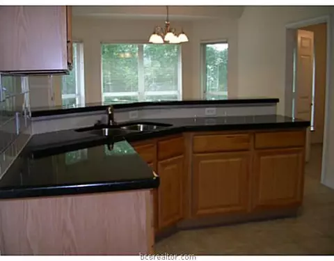 2100 Williams Way, Bryan, TX 77808 photo 2