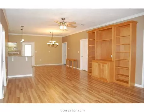 3327 Broadmoor Dr, Bryan, TX 77802 photo 2
