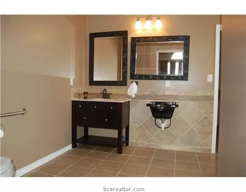 3327 Broadmoor Dr, Bryan, TX 77802 photo 8