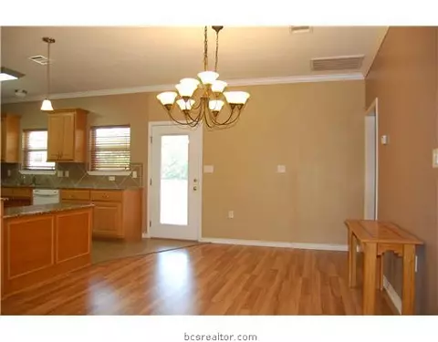 3327 Broadmoor Dr, Bryan, TX 77802 photo 6