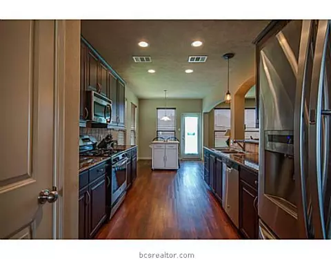 1021 Venice Dr, Bryan, TX 77808 photo 6