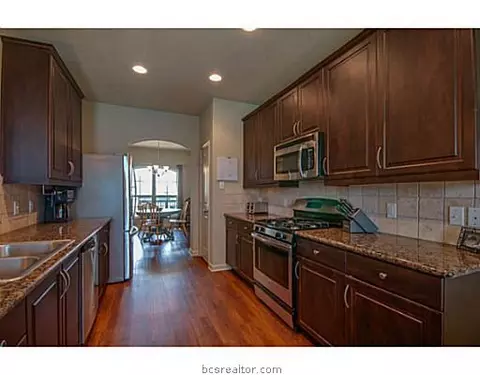 1021 Venice Dr, Bryan, TX 77808 photo 5