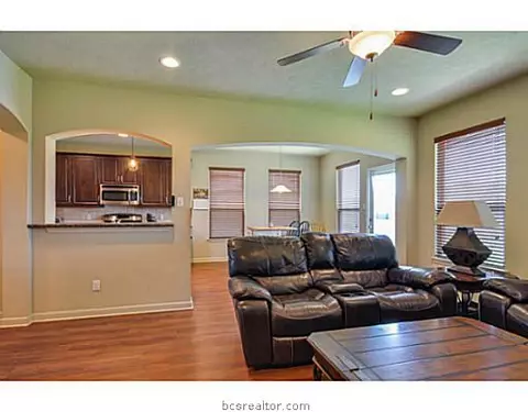 1021 Venice Dr, Bryan, TX 77808 photo 8