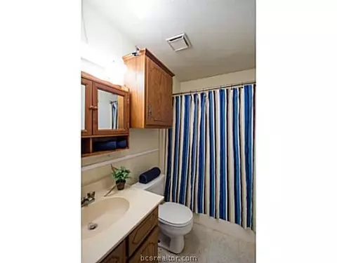 2202 Young Pl, Bryan, TX 77807 photo 8