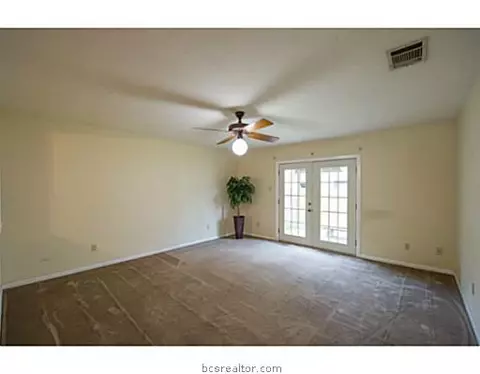 2202 Young Pl, Bryan, TX 77807 photo 2