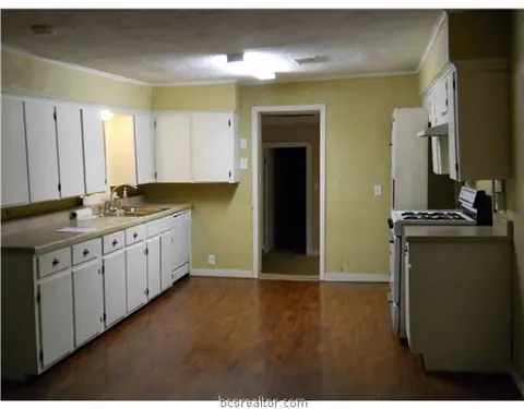 1502 Saunders St, Bryan, TX 77803 photo 3