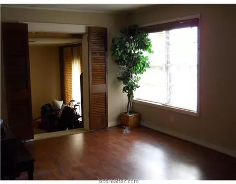 1502 Saunders St, Bryan, TX 77803 photo 2