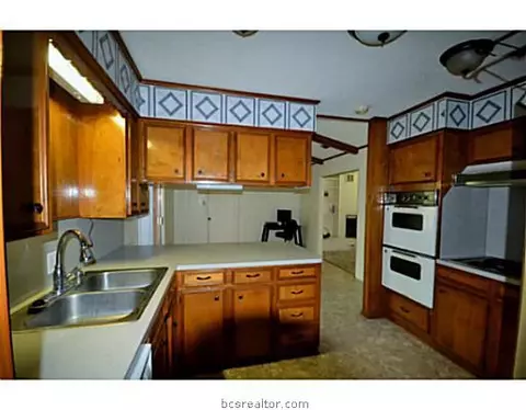 2703 Wayside Dr, Bryan, TX 77802 photo 5
