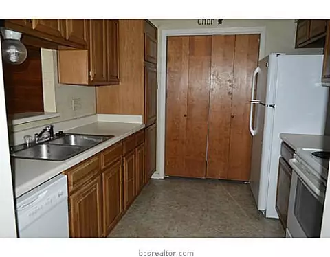 2905 Forest Bnd, Bryan, TX 77801 photo 6