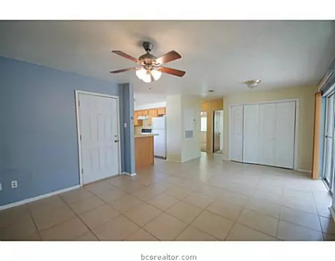 2412 Long Dr, Bryan, TX 77802 photo 2