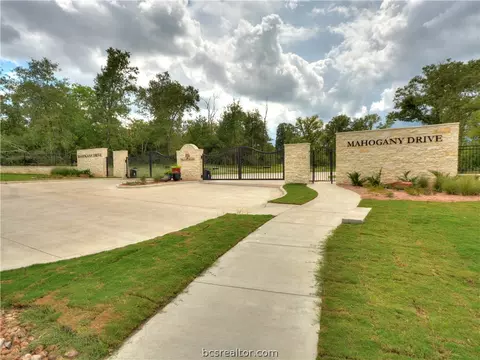 3423 Mahogany Dr, Bryan, TX 77807 photo 2