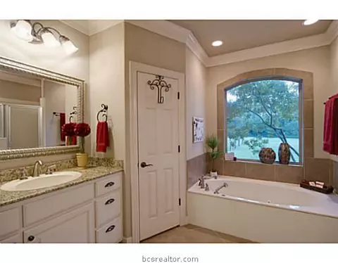 9166 Green Branch Loop, Bryan, TX 77808 photo 11