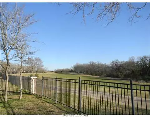 3211 Founders Dr, Bryan, TX 77807 photo 7